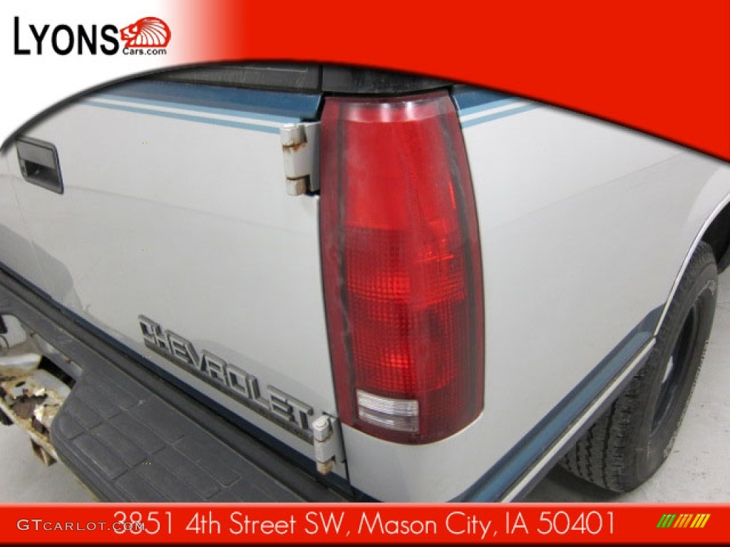 1994 Suburban C1500 - Atlantic Blue Metallic / Gray photo #8