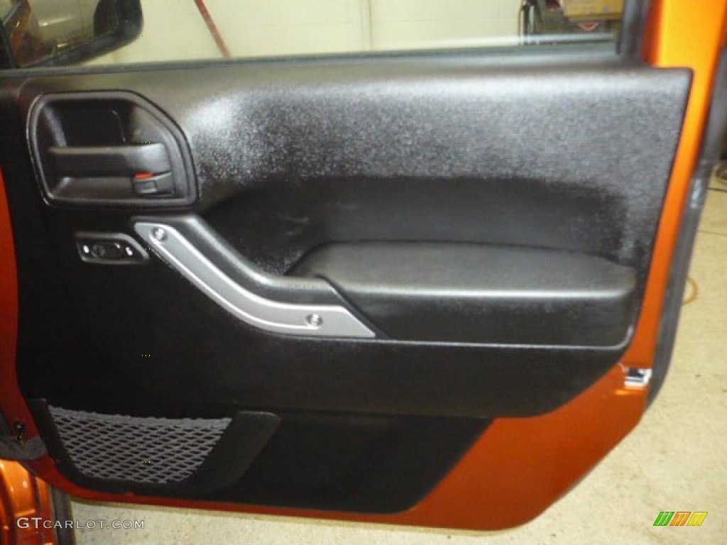 2011 Wrangler Rubicon 4x4 - Mango Tango Pearl / Black photo #20