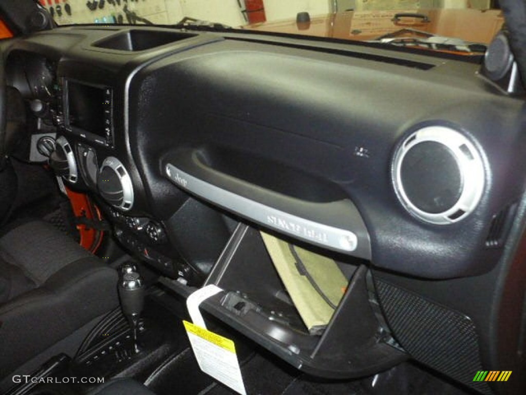 2011 Wrangler Rubicon 4x4 - Mango Tango Pearl / Black photo #21