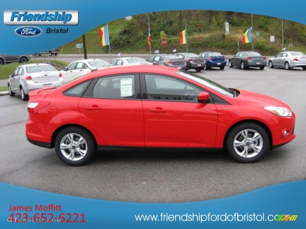 2012 Focus SE Sport Sedan - Race Red / Two-Tone Sport photo #5