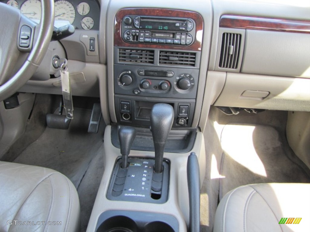2004 Jeep Grand Cherokee Limited 4x4 Sandstone Dashboard Photo #55618899