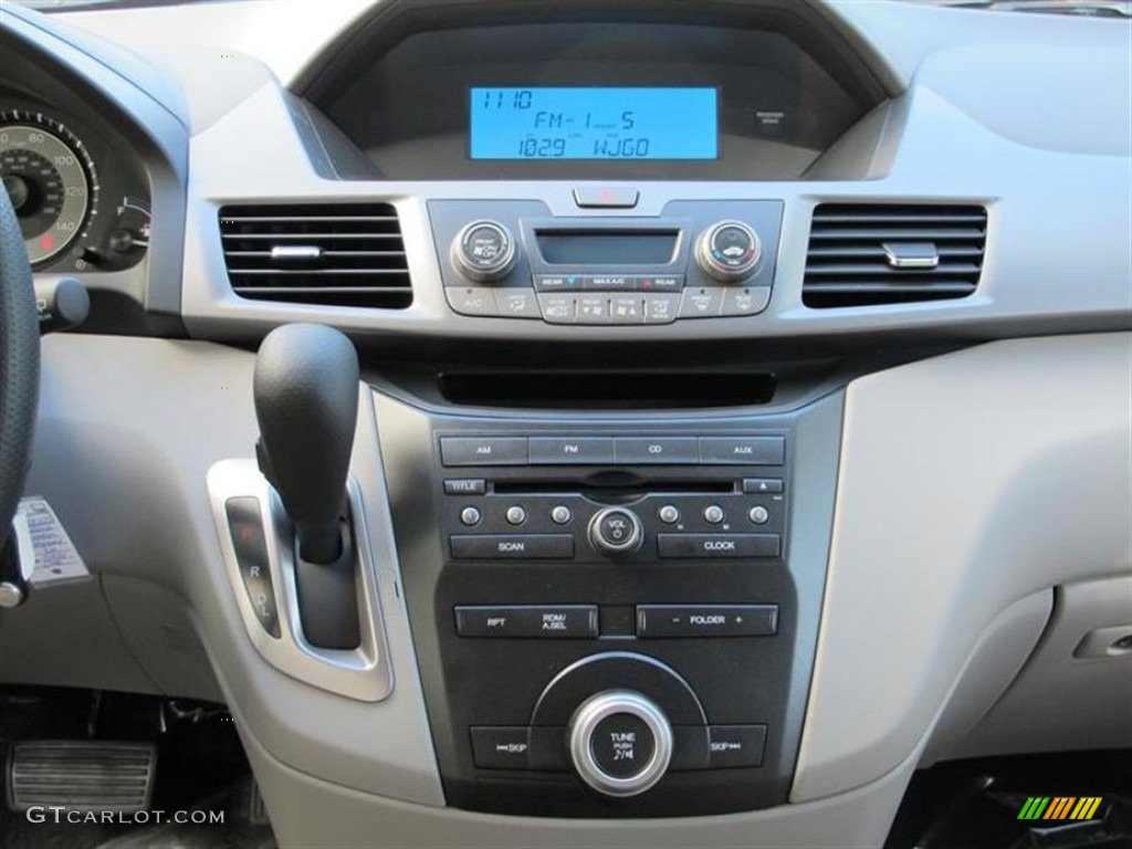 2012 Honda Odyssey LX Controls Photo #55620351