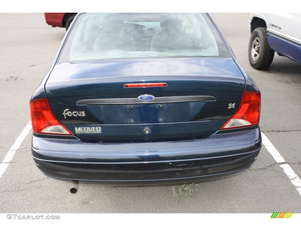 2003 Focus SE Sedan - Twilight Blue Metallic / Medium Parchment photo #15