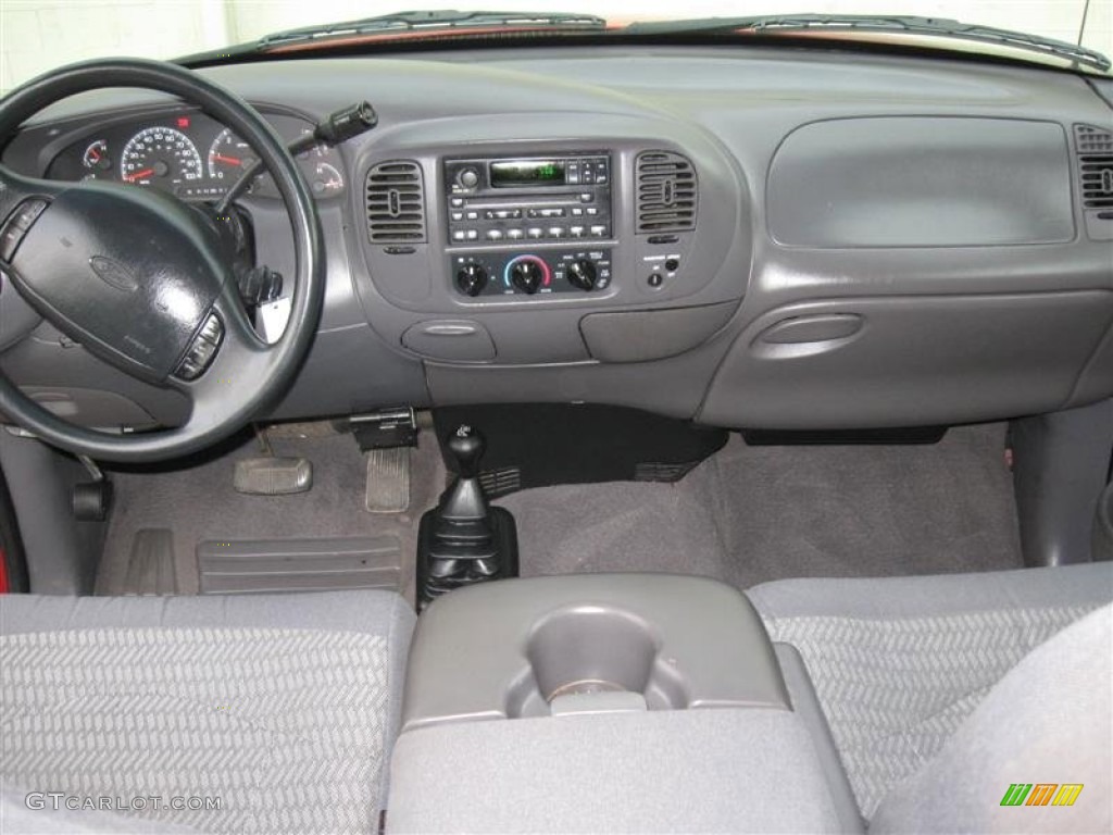 2000 Ford F150 XL Extended Cab 4x4 Dashboard Photos