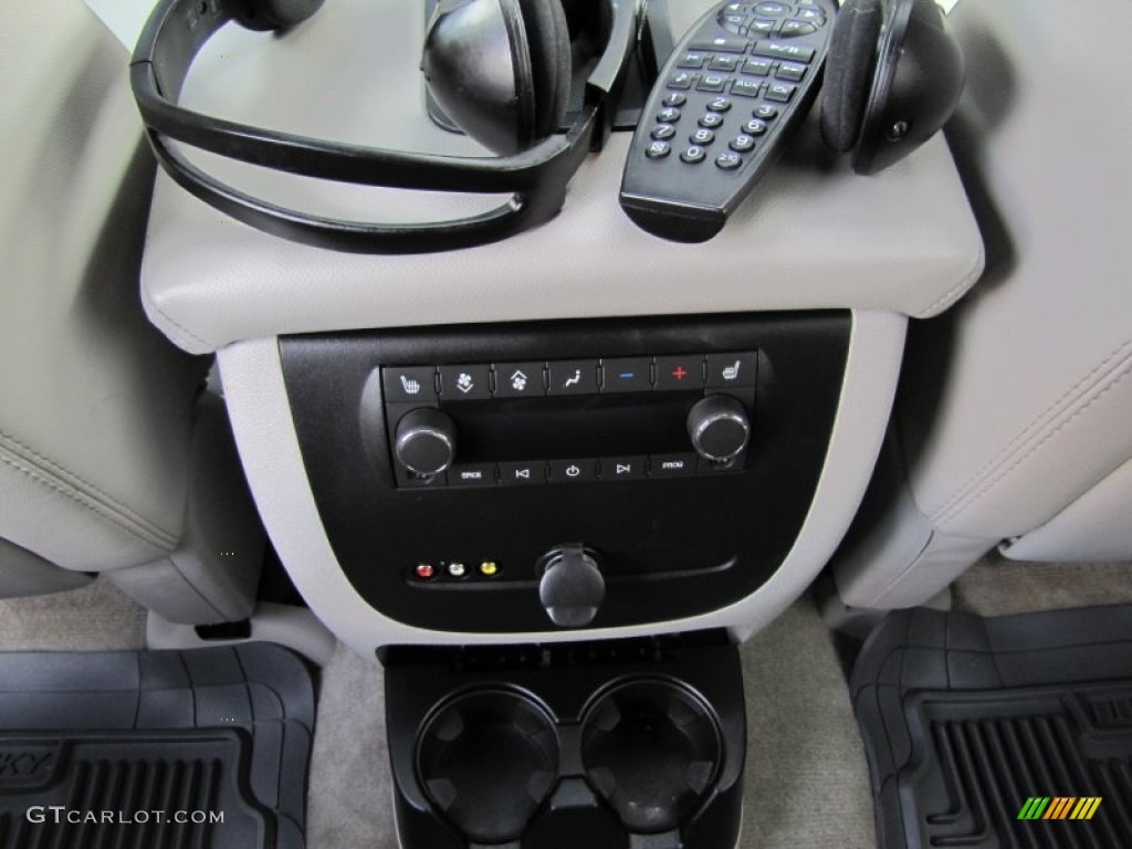 2008 Chevrolet Tahoe LTZ 4x4 Controls Photo #55625900