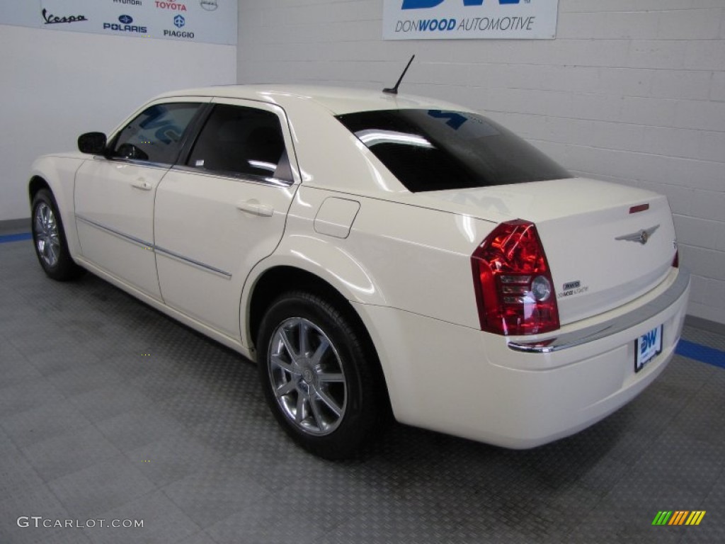 2008 300 Limited AWD - Cool Vanilla White / Dark Slate Gray photo #3