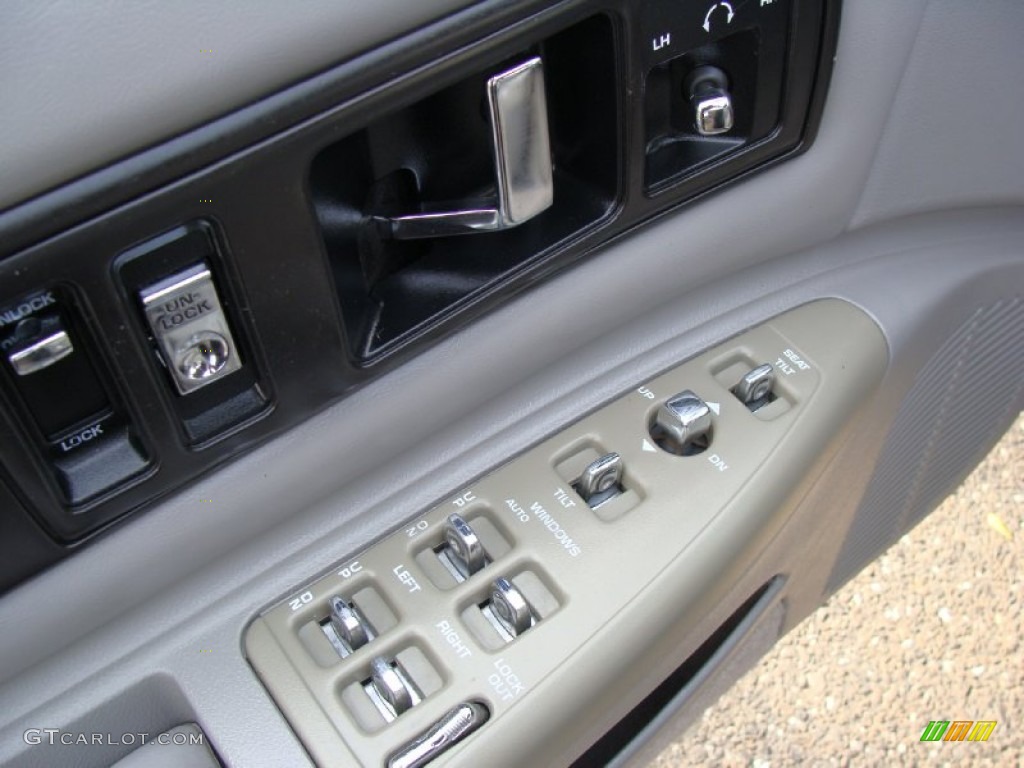 1995 Chevrolet Impala SS Controls Photo #55627469