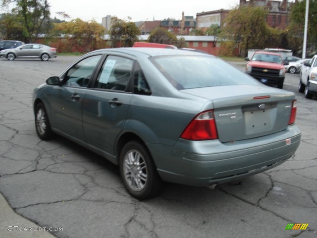 2005 Focus ZX4 SE Sedan - Light Tundra Metallic / Dark Flint/Light Flint photo #6