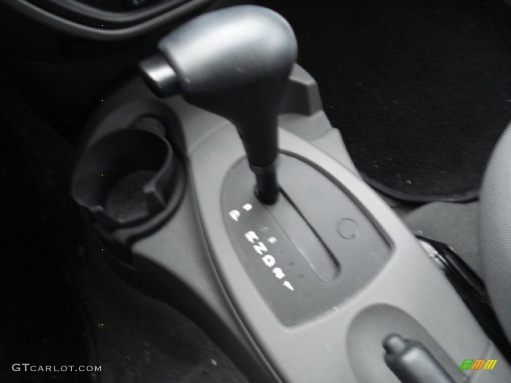 2005 Focus ZX4 SE Sedan - Light Tundra Metallic / Dark Flint/Light Flint photo #23