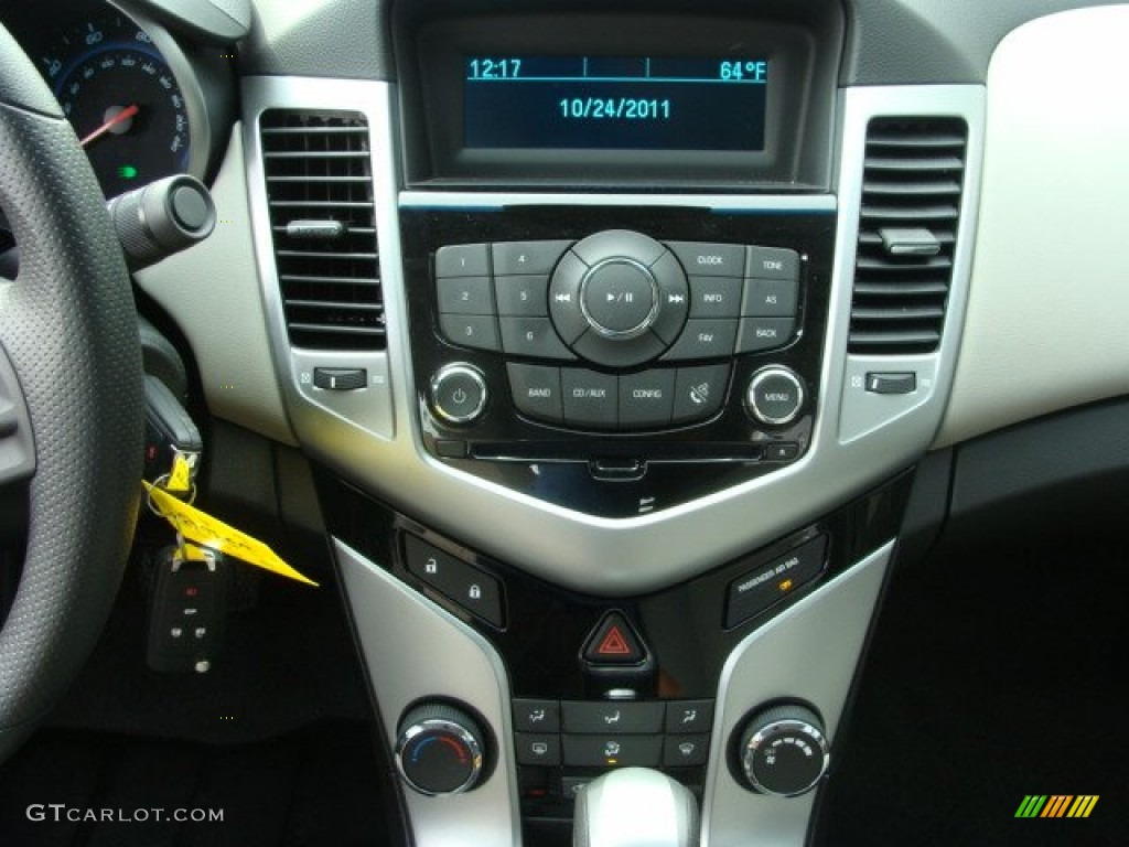 2011 Chevrolet Cruze LT Controls Photo #55631876