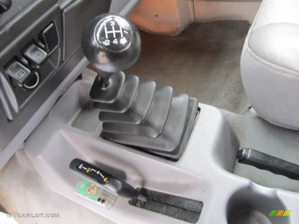 1998 Jeep Wrangler SE 4x4 5 Speed Manual Transmission Photo #55636580