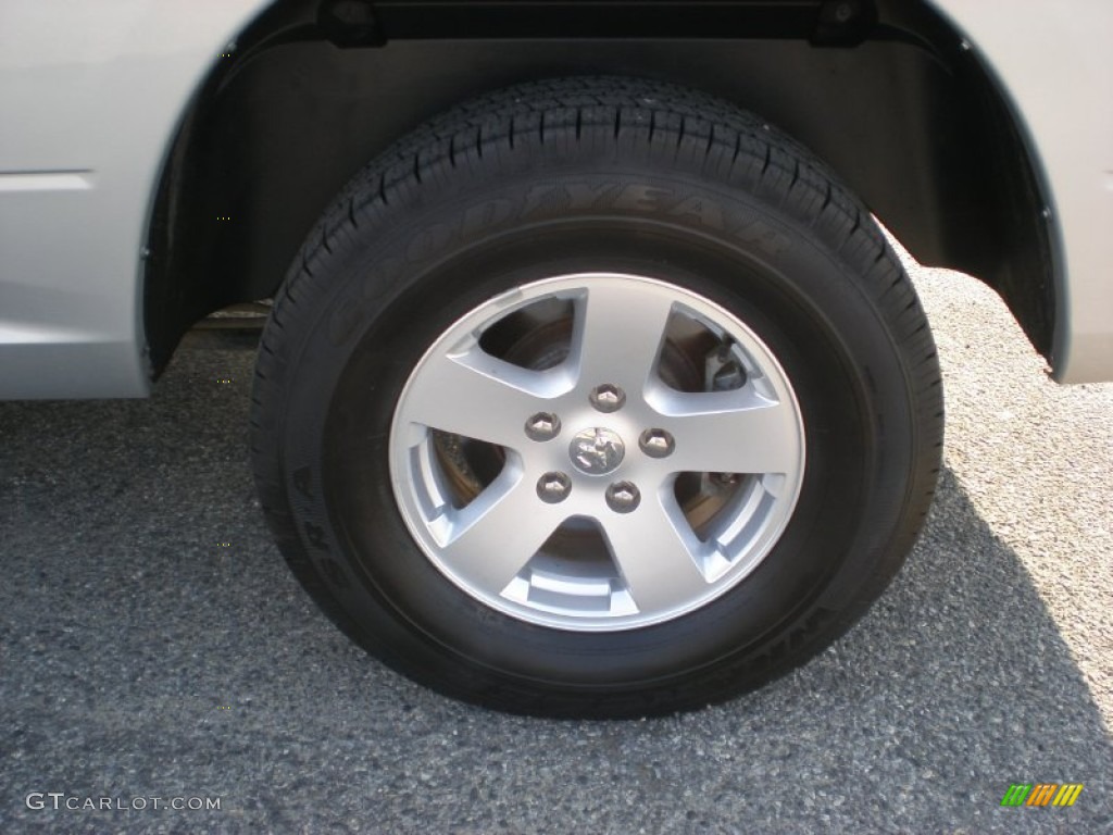 2011 Ram 1500 SLT Quad Cab 4x4 - Bright Silver Metallic / Dark Slate Gray/Medium Graystone photo #9