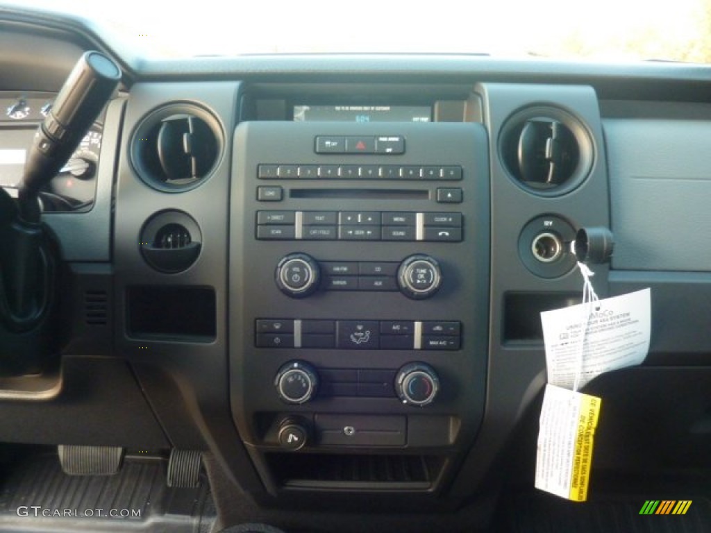 2011 Ford F150 XL Regular Cab 4x4 Controls Photo #55648652