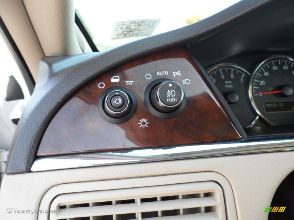 2008 Buick LaCrosse CXS Controls Photos
