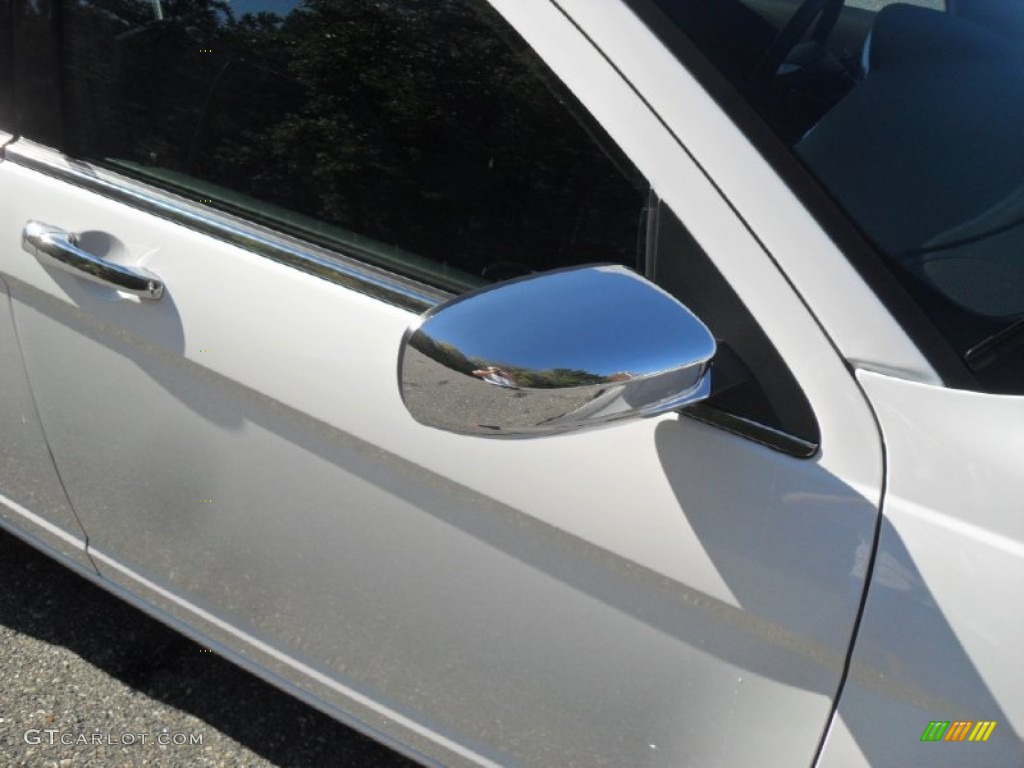 2012 200 Limited Sedan - Bright White / Black photo #21