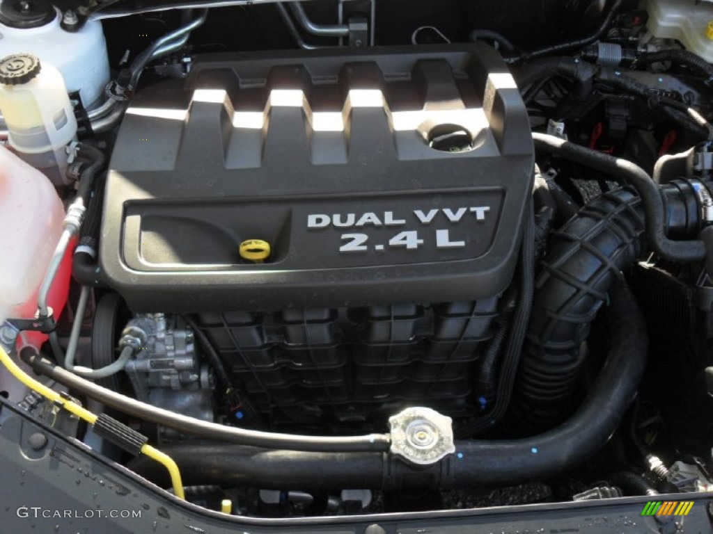 2012 200 Limited Sedan - Bright White / Black photo #23