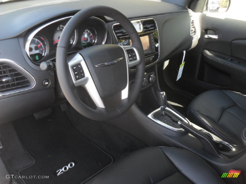 2012 200 Limited Sedan - Bright White / Black photo #24