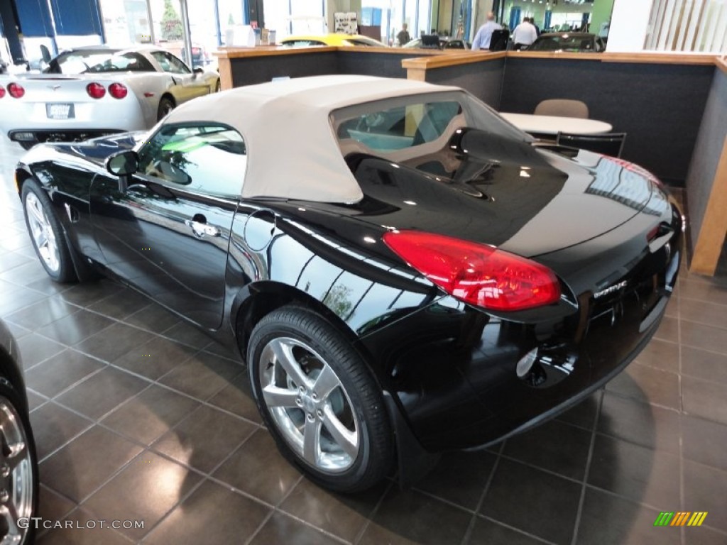 Mysterious Black 2007 Pontiac Solstice Roadster Exterior Photo #55657268