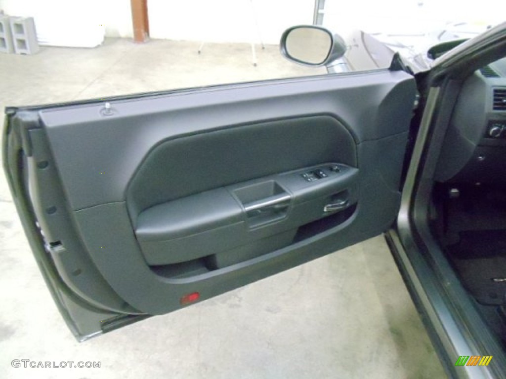 2012 Dodge Challenger SXT Door Panel Photos