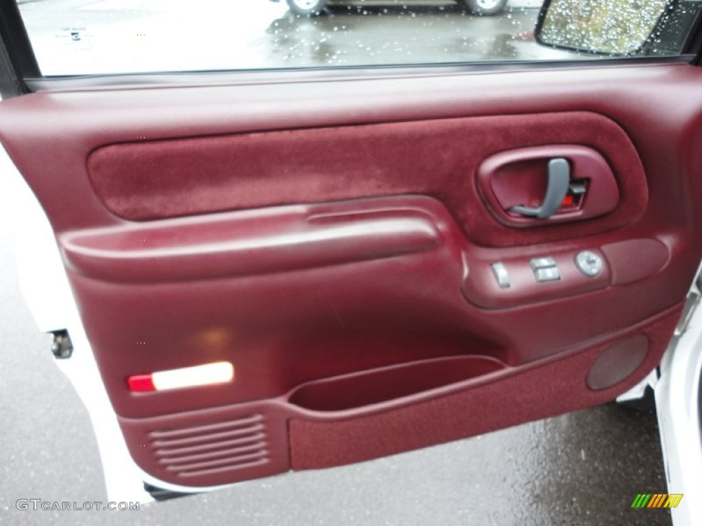1999 Chevrolet Silverado 1500 Extended Cab 4x4 Red Door Panel Photo #55667863