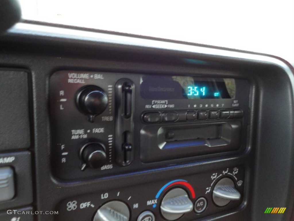 1999 Chevrolet Silverado 1500 Extended Cab 4x4 Audio System Photos