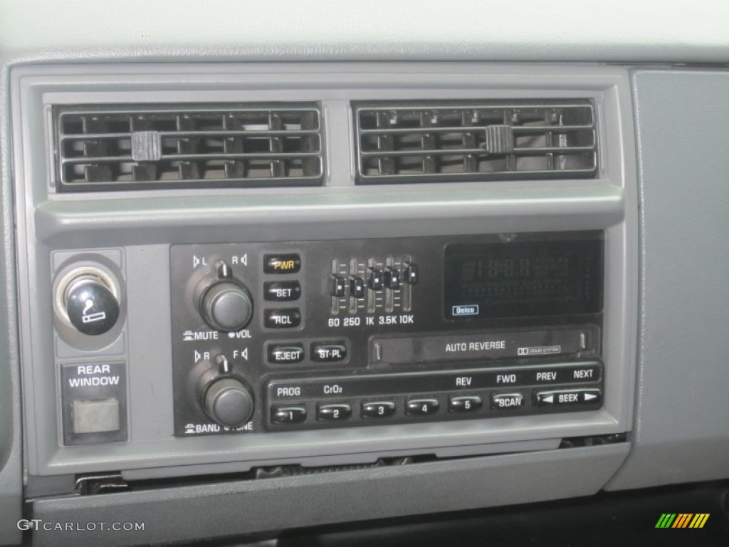 1993 GMC Jimmy Typhoon Audio System Photo #55668424