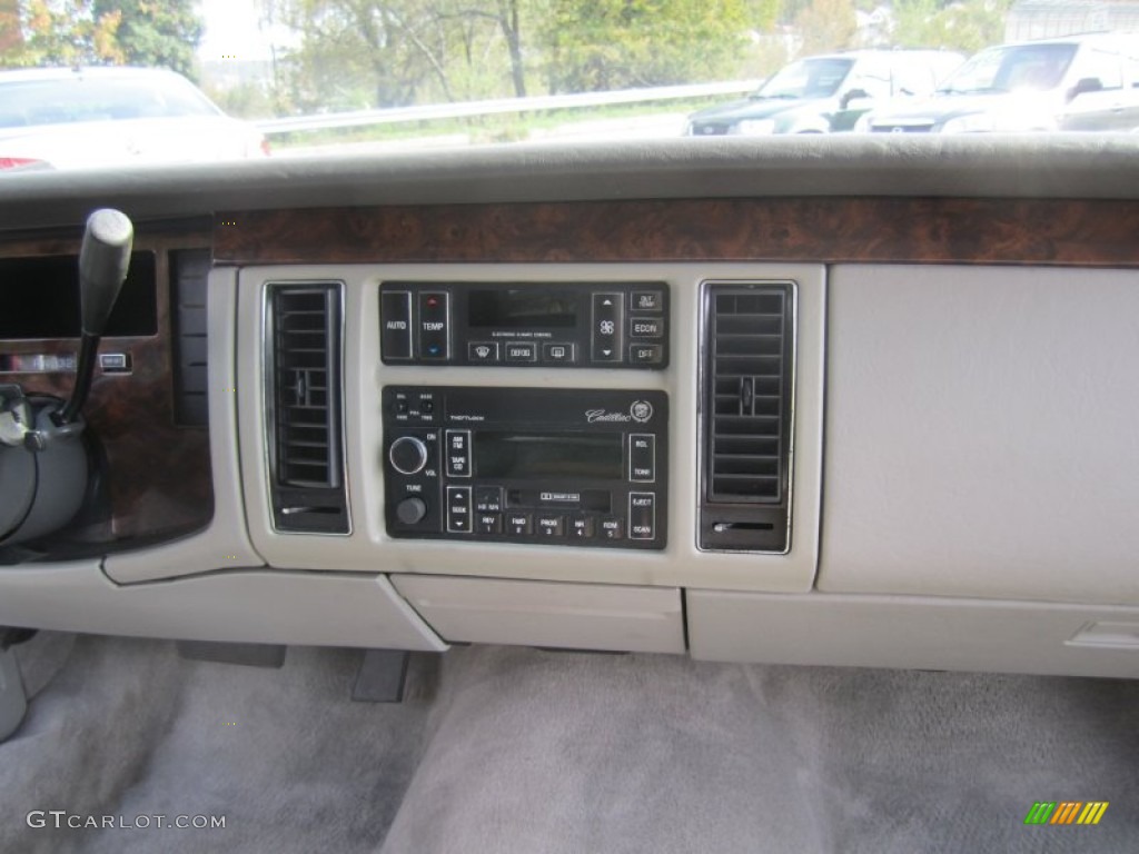 1996 Cadillac Fleetwood Standard Fleetwood Model Controls Photo #55669024