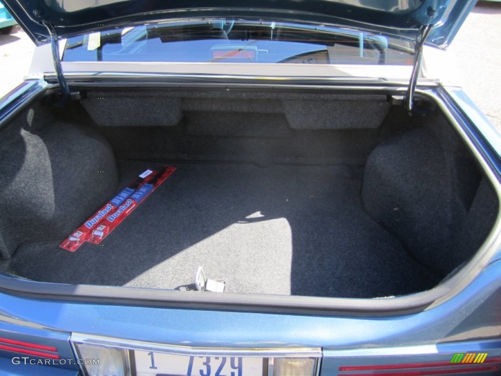 1990 Eldorado Biarritz Coupe - Sapphire Blue Metallic / Dark Blue photo #36