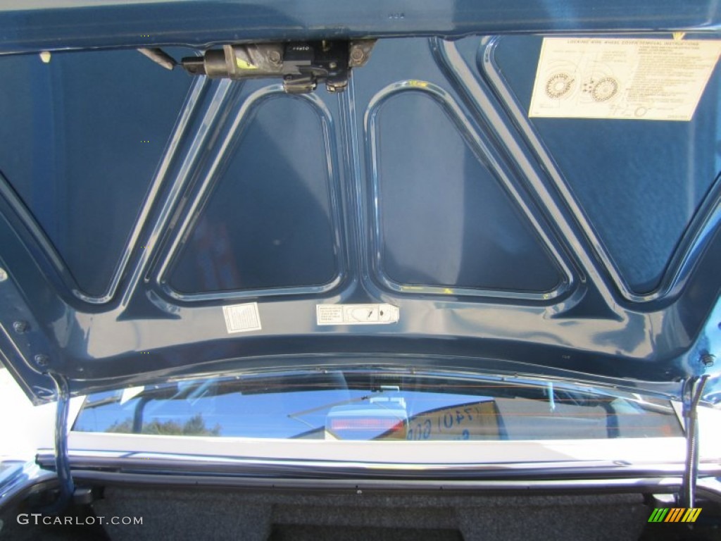 1990 Eldorado Biarritz Coupe - Sapphire Blue Metallic / Dark Blue photo #37