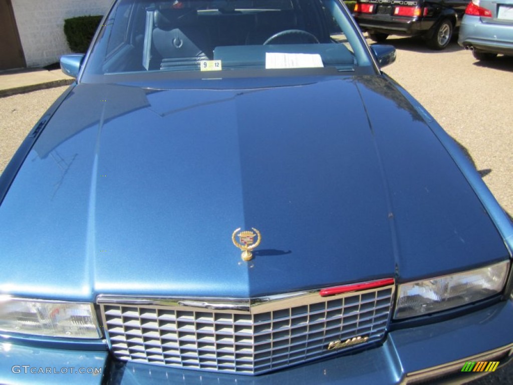 1990 Eldorado Biarritz Coupe - Sapphire Blue Metallic / Dark Blue photo #45