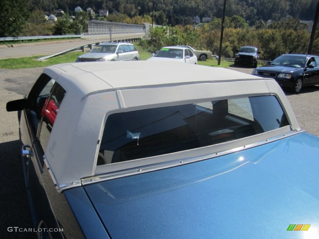 1990 Eldorado Biarritz Coupe - Sapphire Blue Metallic / Dark Blue photo #48