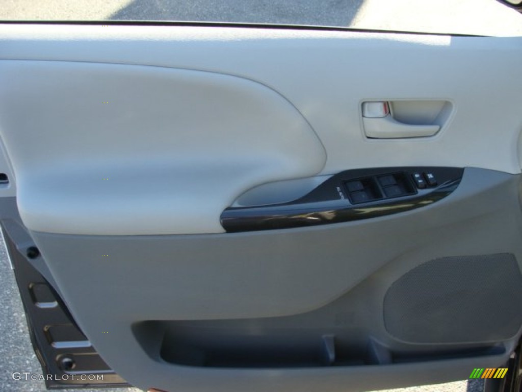 2011 Sienna V6 - Predawn Gray Mica / Light Gray photo #6