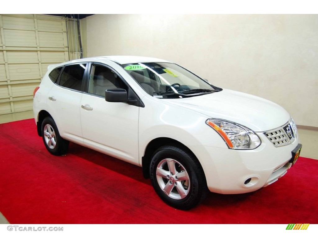 Phantom White Nissan Rogue