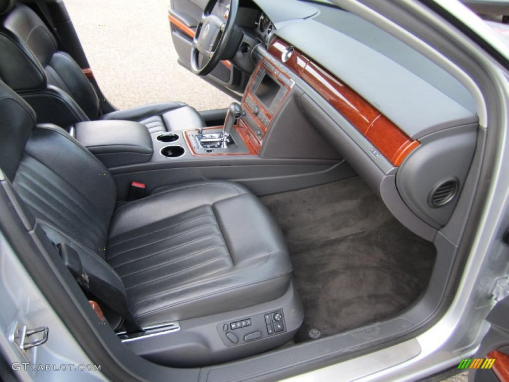 Anthracite Interior 2004 Volkswagen Phaeton V8 4Motion Sedan Photo #55675306
