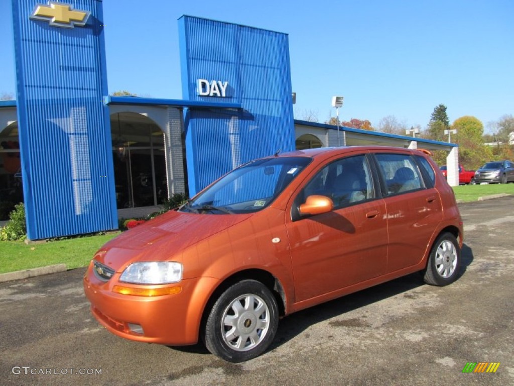 2005 Aveo LT Hatchback - Spicy Orange Metallic / Gray photo #1