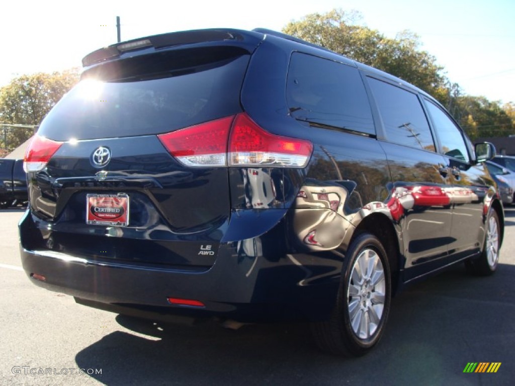 2011 Sienna LE AWD - South Pacific Blue Pearl / Light Gray photo #4