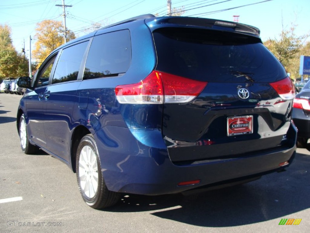 2011 Sienna LE AWD - South Pacific Blue Pearl / Light Gray photo #6