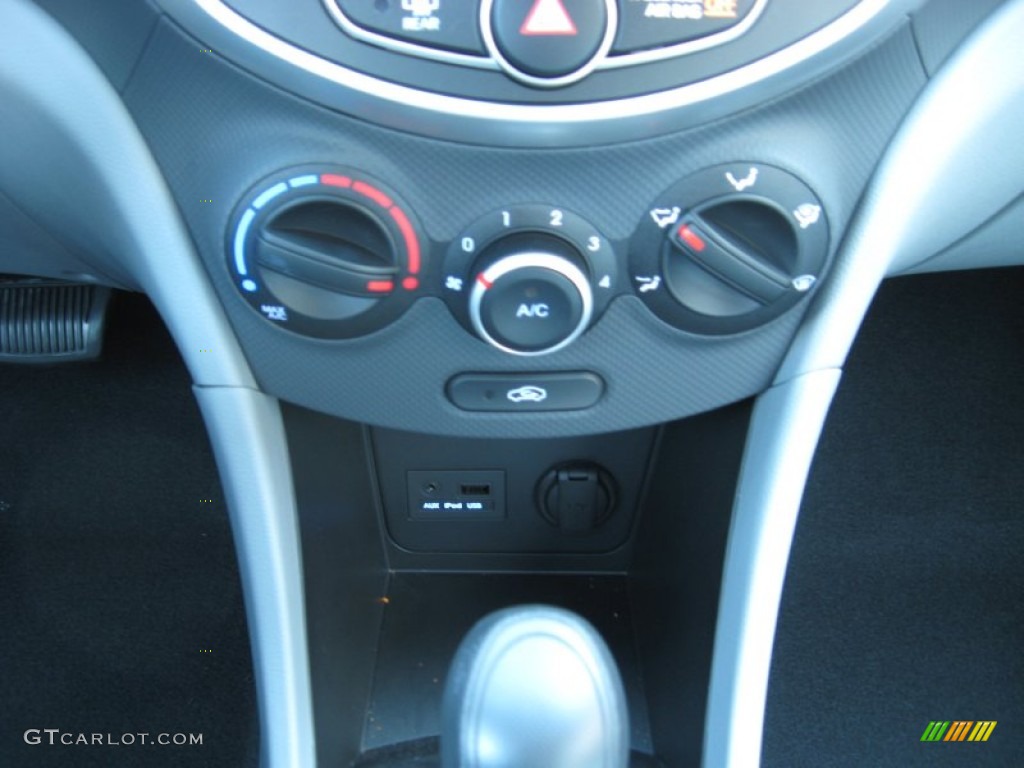 2012 Hyundai Accent GS 5 Door Controls Photos