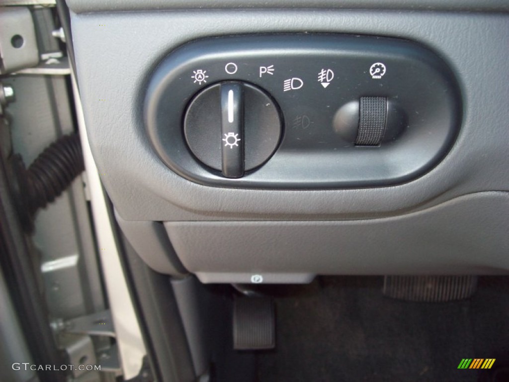 2005 Ford Explorer XLT 4x4 Controls Photo #55682830