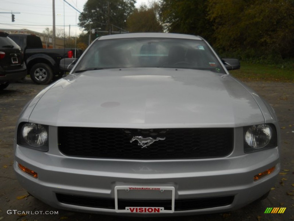 2006 Mustang V6 Premium Coupe - Satin Silver Metallic / Dark Charcoal photo #19