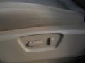 2009 Polar White Saturn VUE XE  photo #10