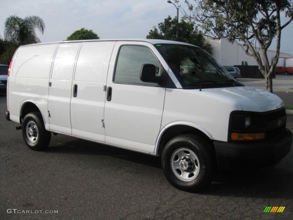 Summit White Chevrolet Express