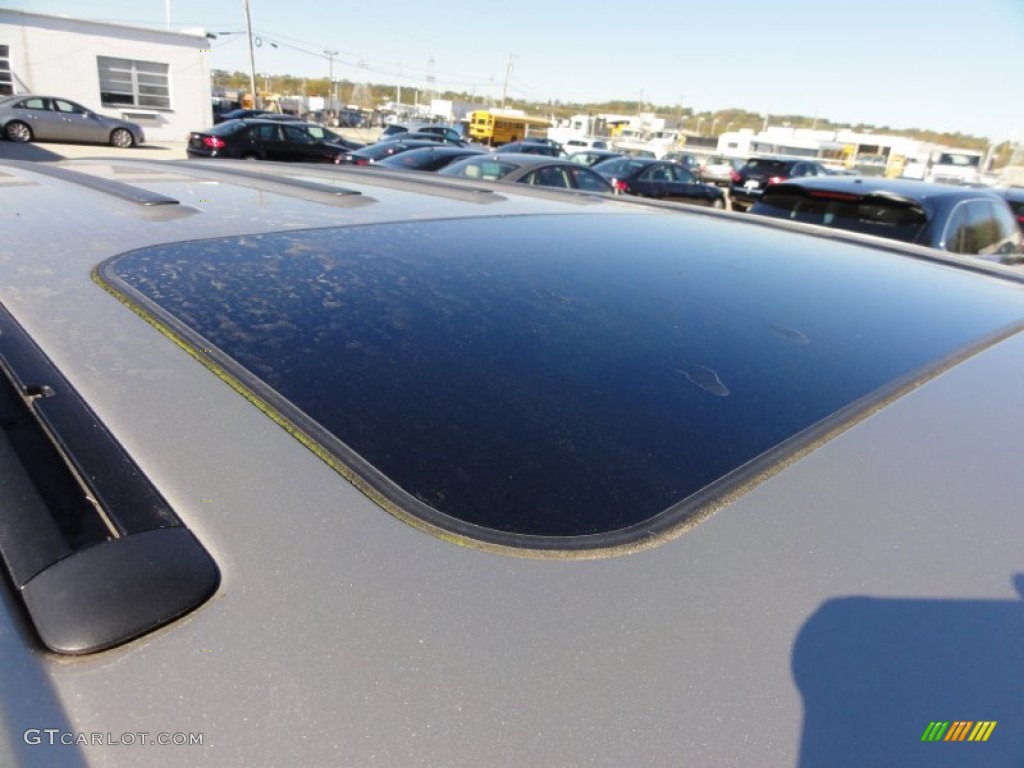 2004 Volkswagen Touareg V8 Sunroof Photos