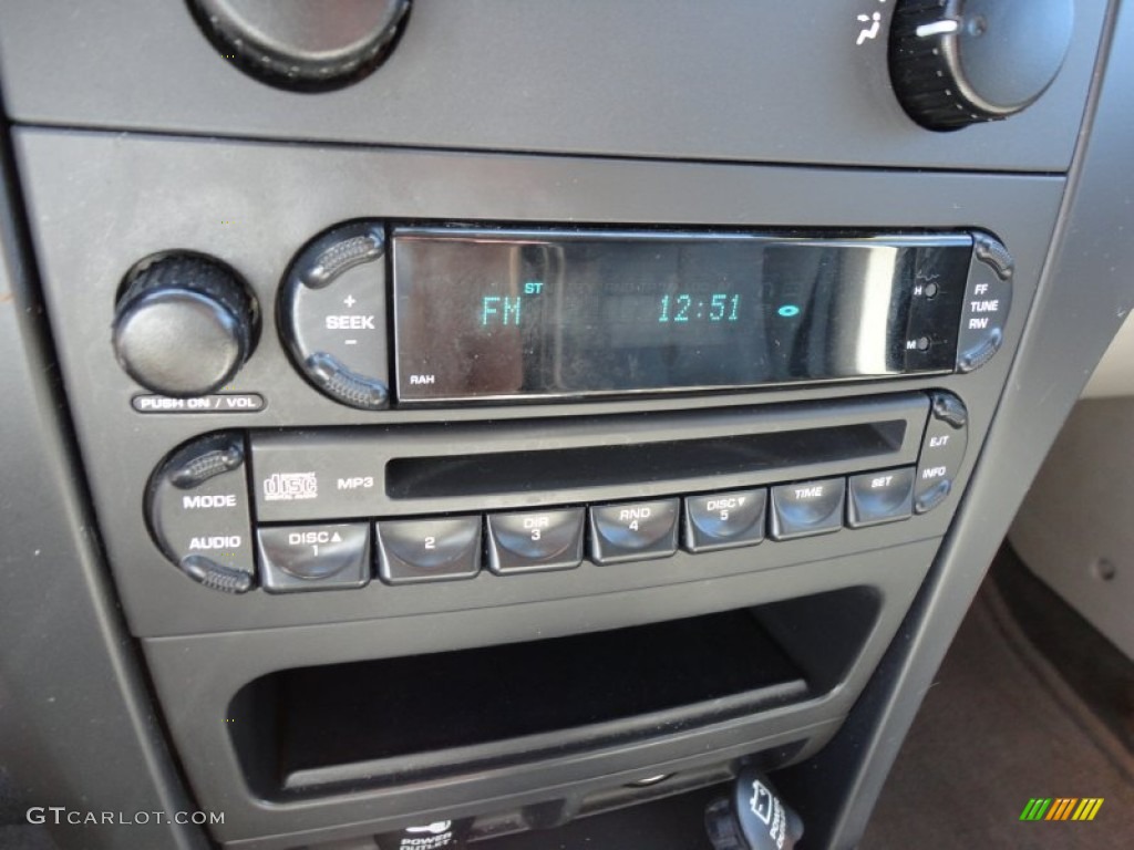 2005 Chrysler Pacifica Standard Pacifica Model Audio System Photo #55693327