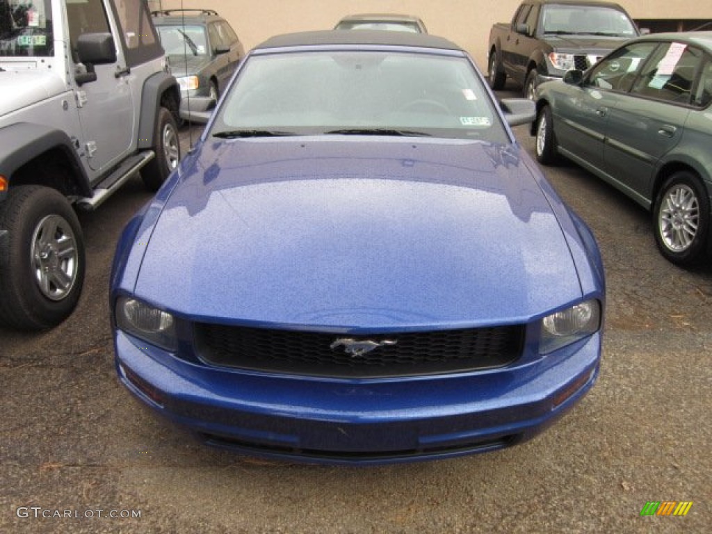 2005 Mustang V6 Premium Convertible - Sonic Blue Metallic / Dark Charcoal photo #2