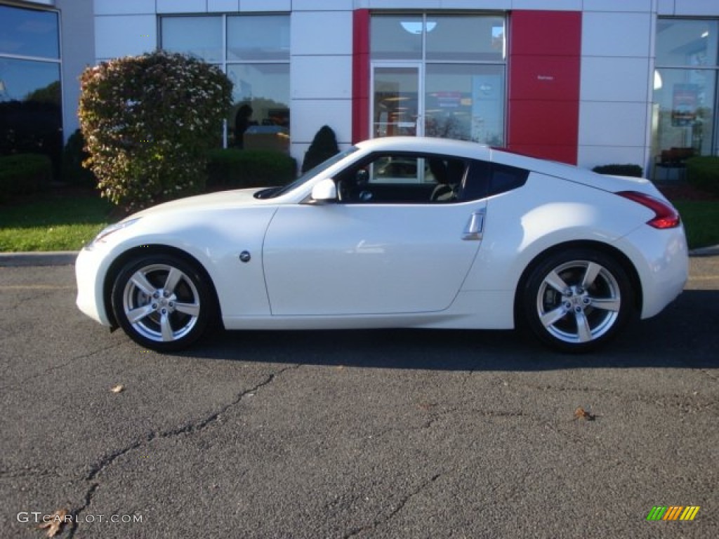 2010 370Z Coupe - Pearl White / Black Cloth photo #3