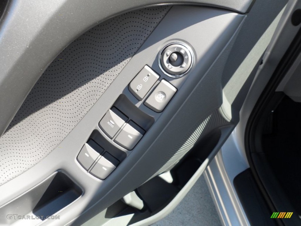 2012 Hyundai Elantra Limited Controls Photo #55708412