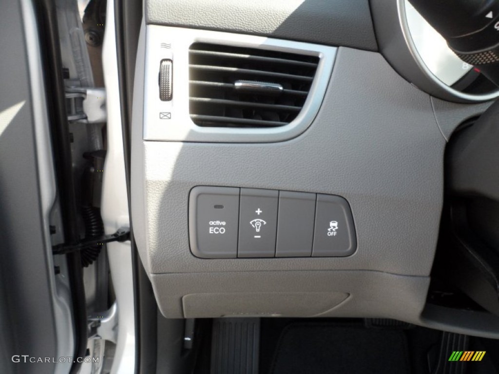 2012 Hyundai Elantra Limited Controls Photo #55708445