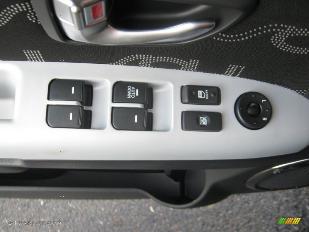 2012 Kia Soul + Controls Photo #55711911