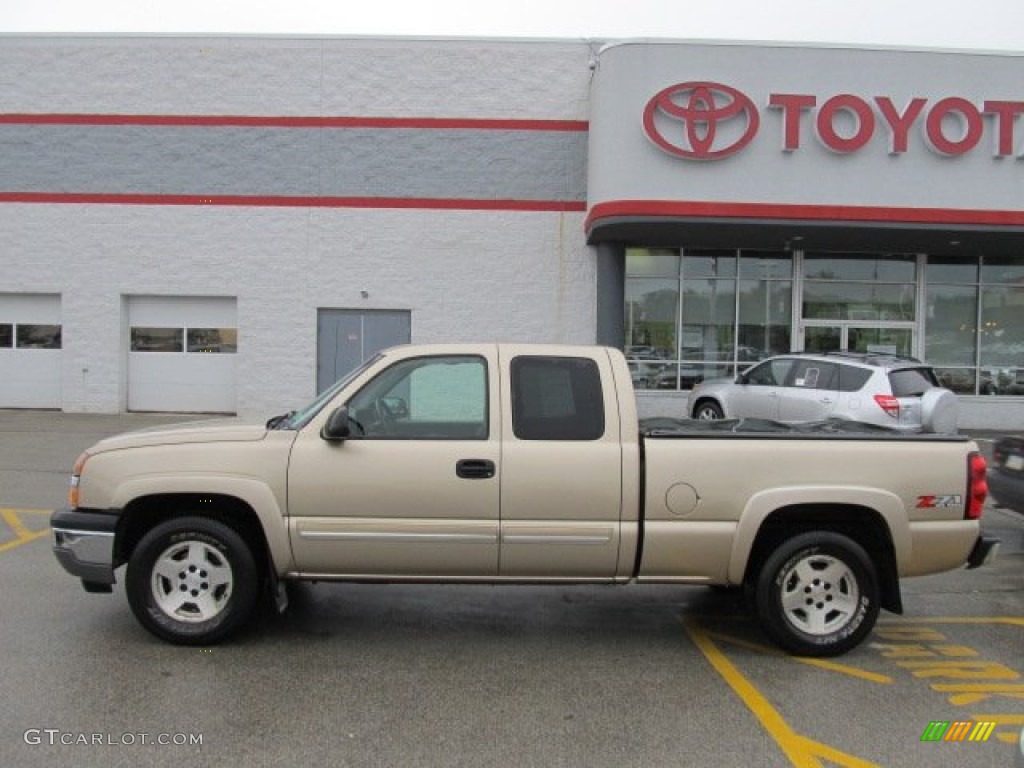 2005 Silverado 1500 Z71 Extended Cab 4x4 - Sandstone Metallic / Dark Charcoal photo #2